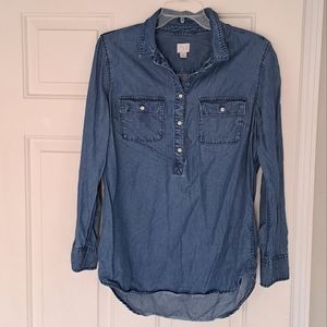 A New Day Jean look button shirt. Size L.